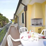 Seaside Comfort Flat With Modern Amenities Appartamento