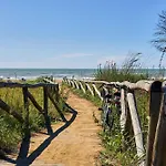 Seaside Comfort Flat With Modern Amenities Apartment