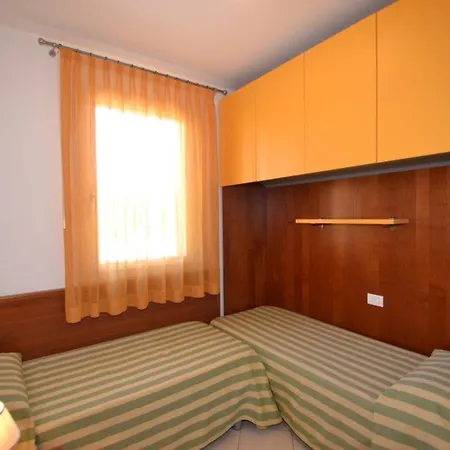 Seaside Comfort Flat With Modern Amenities Lejlighed