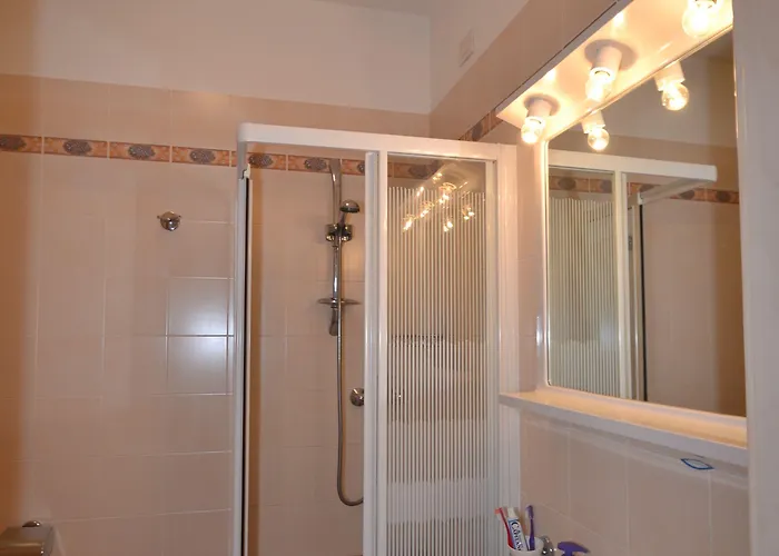 Seaside Comfort Flat With Modern Amenities *